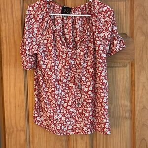 Pullover top. Nearly new size M. Shirt sleeve